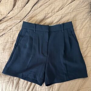 Aritzia Effortless Mid Thigh Shorts - Black - Size 6